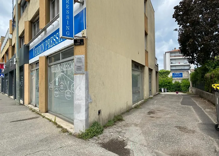 Logement 2 Chambres Spacieux Lit King Verdun Parking Gratuit